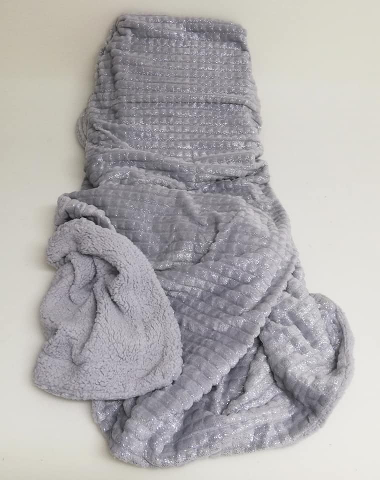 Eh' Gia Kuscheldecke in silber/grau 130 x 160 cm