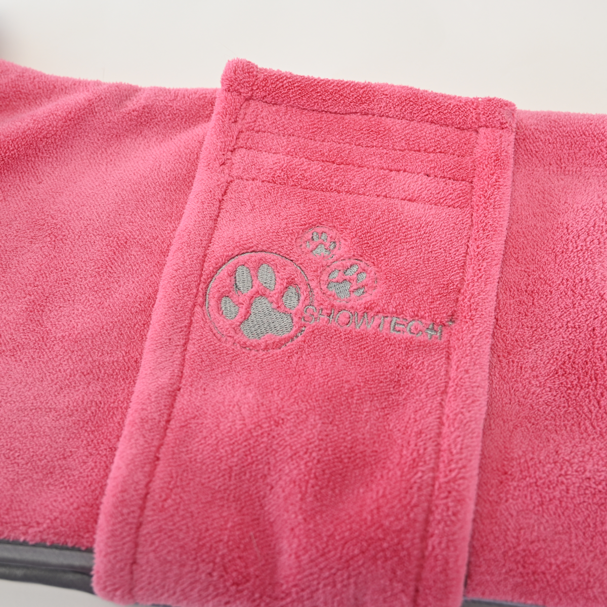 Show Tech+ Active Coat Candy Pink