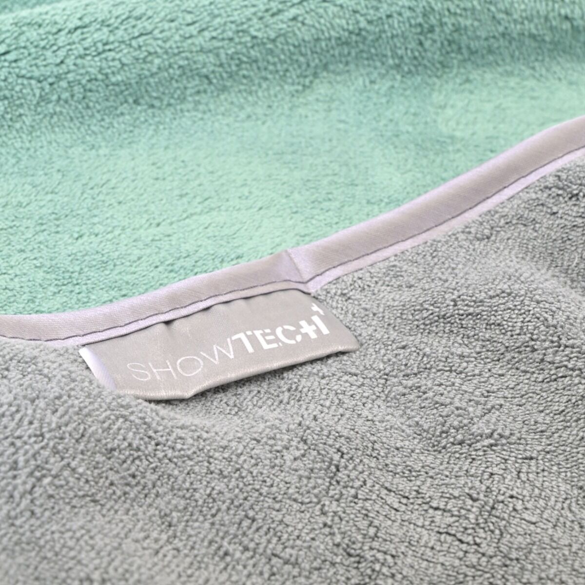 SHOW TECH+ Coral Fleece Towel Desert Sage 56 x 90 cm